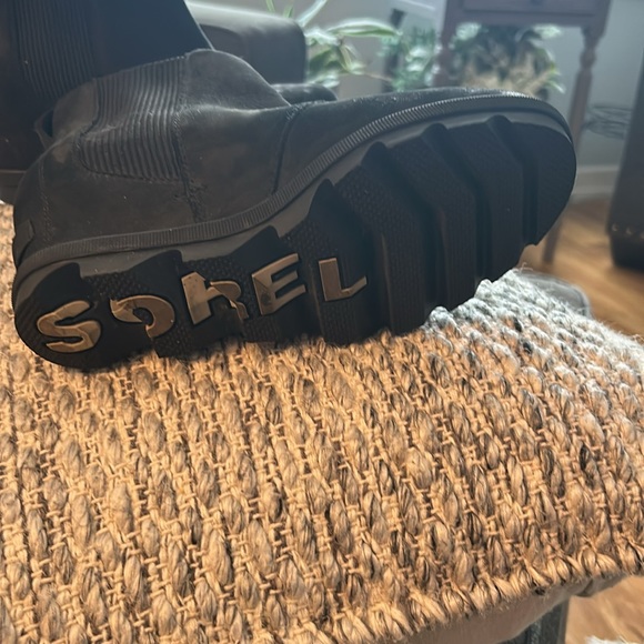 Black Sorel wedge boots. Worn 1 time. - Picture 2 of 4